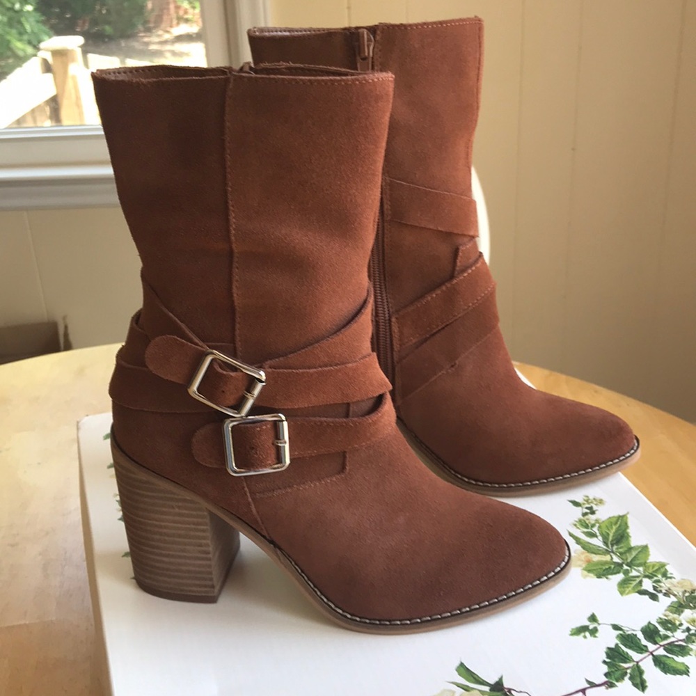BRAND NEW ✨ Brown Suede Heel Boots